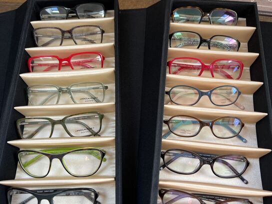 Ca. 29.000 stk. Dansk design brillestel by “Carlottas Village"