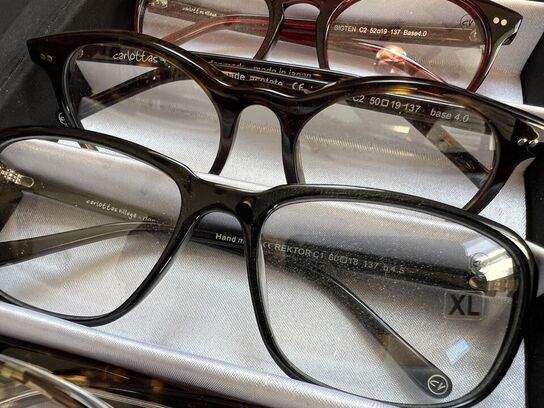 Ca. 29.000 stk. Dansk design brillestel by “Carlottas Village"