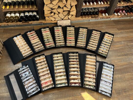 Ca. 29.000 stk. Dansk design brillestel by “Carlottas Village"