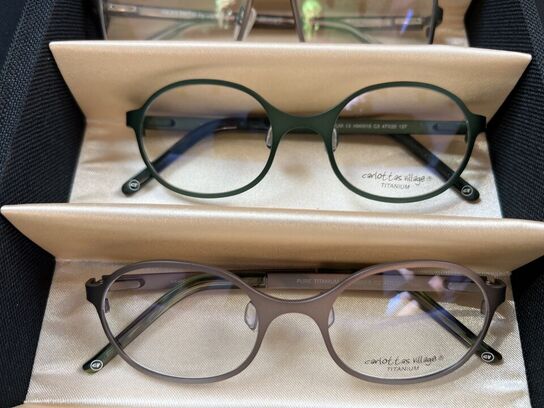 Ca. 29.000 stk. Dansk design brillestel by “Carlottas Village"