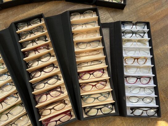 Ca. 29.000 stk. Dansk design brillestel by “Carlottas Village"