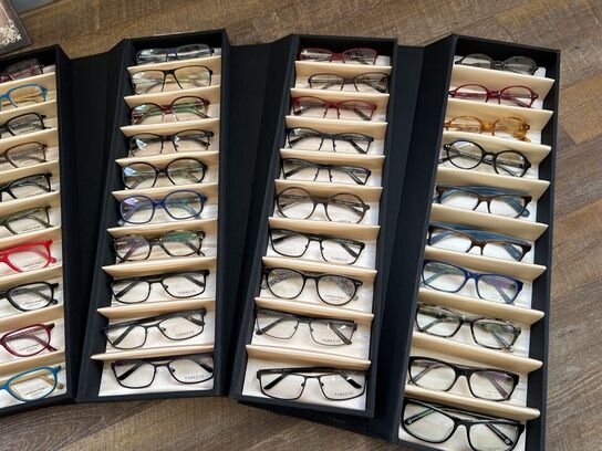 Ca. 29.000 stk. Dansk design brillestel by “Carlottas Village"