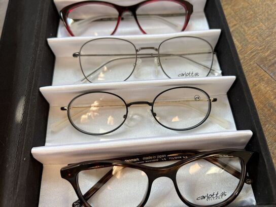 Ca. 29.000 stk. Dansk design brillestel by “Carlottas Village"