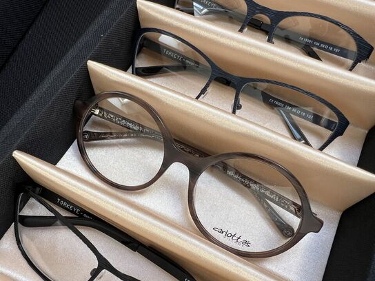 Ca. 29.000 stk. Dansk design brillestel by “Carlottas Village"