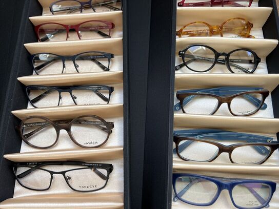 Ca. 29.000 stk. Dansk design brillestel by “Carlottas Village"