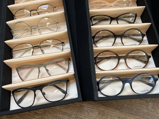 Ca. 29.000 stk. Dansk design brillestel by “Carlottas Village"