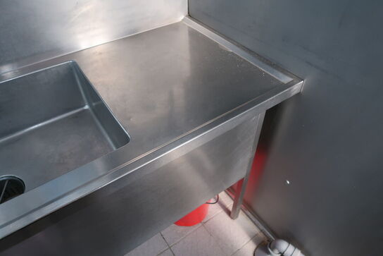 Rustfri stålvask med armatur