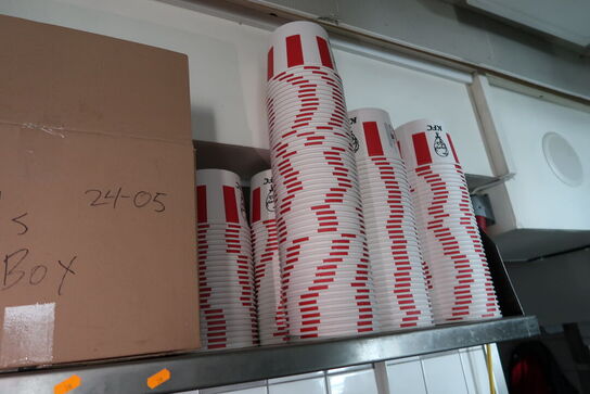 Rustfri stålhylde med indhold