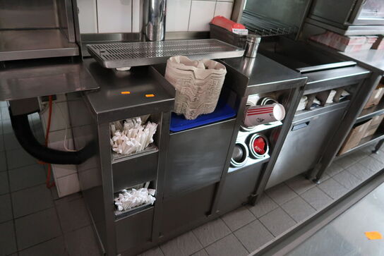 Rustfri stålbord med indhold (sodavandsdispenser medfølger ikke)