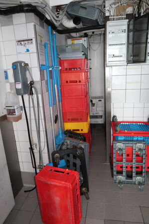 Div. Plastikkasser og rengøringsartikler