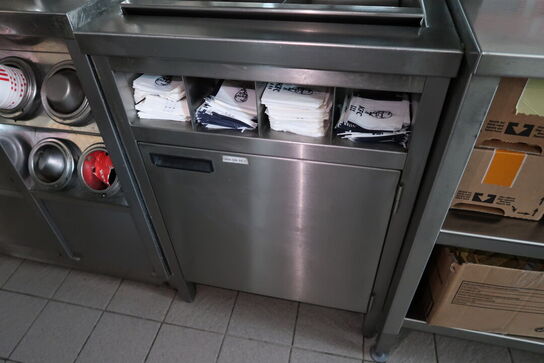 Serveringsstation med indhold