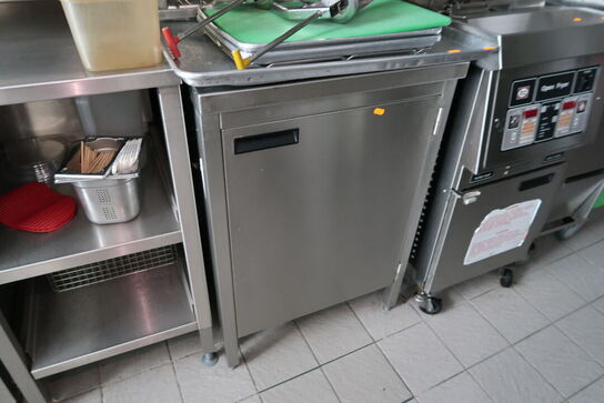 Serveringsstation med indhold