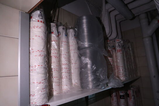 Div. Engangsservice, kildevand, juice m.m.