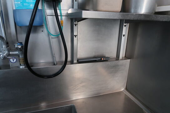 Rustfri stålvask med armatur