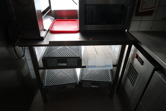 Rustfri stålbord med div. Plastikkasser