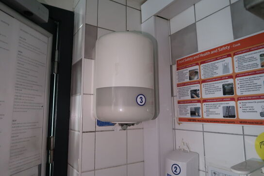 Vaskestation, , papirdispenser, sæbedispenser samt hylde