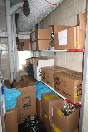 Div. Engangsservice, kildevand, juice m.m.