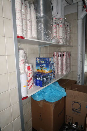 Div. Engangsservice, kildevand, juice m.m.