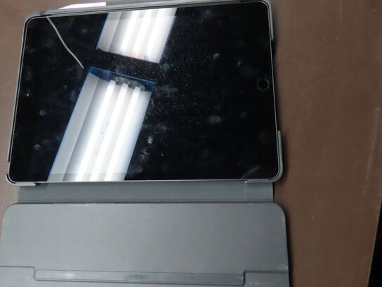 Tablet, APPLE IPAD Type: A2270