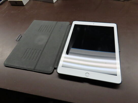 Tablet, APPLE IPAD Type: A1954