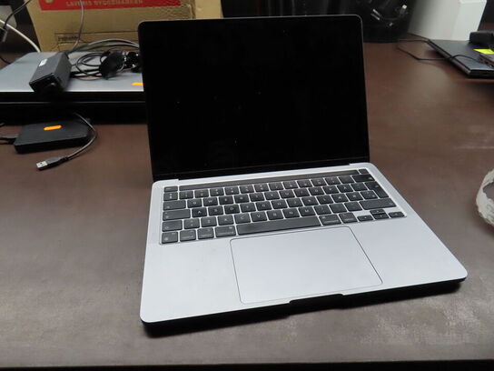 Macbook APPLE model A2338