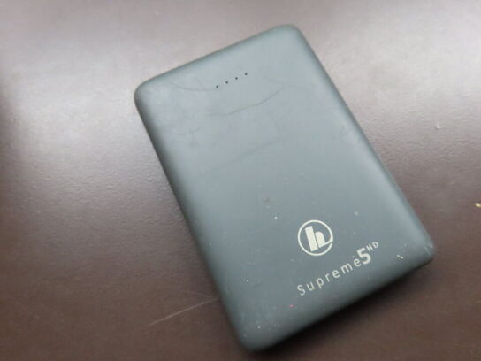 USB stick, 1 TB ekstern harddisk og powerbank