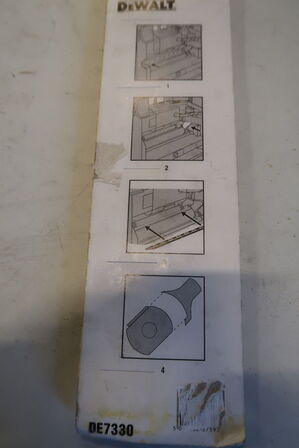Høvljern til Dewalt DW733