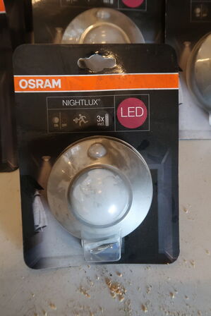 10 stk. LED lamper på batteri med sensor