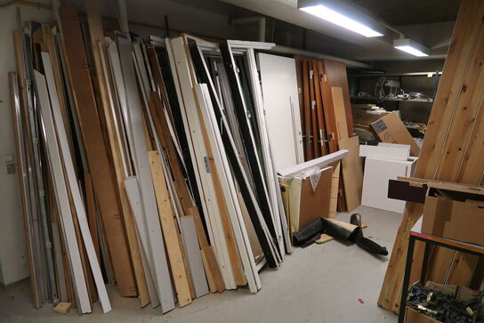 Diverse byggematerialer, værktøj m.m.