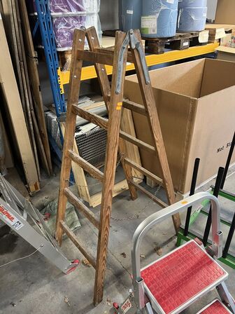 Lagerstiger FARAONE, træwienerstige samt stativ til frontruder