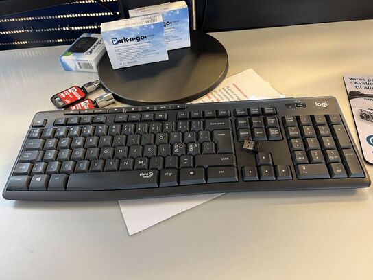 Disk inkl. div. indhold (bag/under) samt div. IT