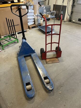 NH palleløfter 2000 kg samt sækkevogn