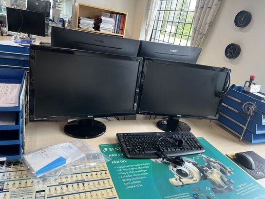 3 stk. elhæve/sænkeborde, reoler, kontorstole, skærme (se billeder)