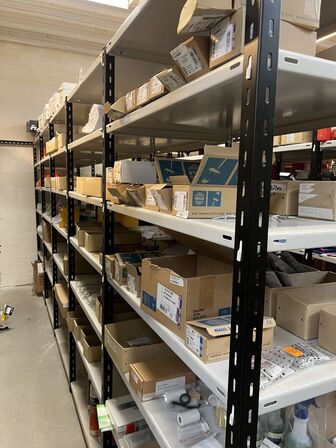 Varelager for 1.447.167,- ekskl. moms i kostpris samt alle lagerreoler