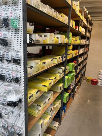 Varelager for 1.447.167,- ekskl. moms i kostpris samt alle lagerreoler