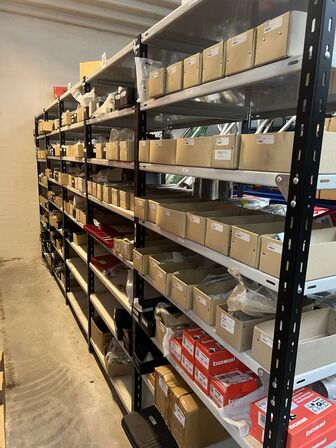 Varelager for 1.447.167,- ekskl. moms i kostpris samt alle lagerreoler