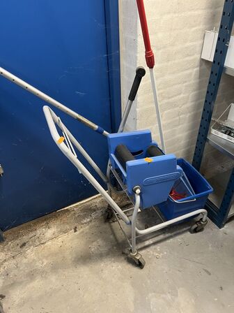 Rengøringsvogn MULTIPRESS inkl. skæfte m.v.