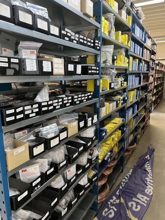 Varelager for 1.447.167,- ekskl. moms i kostpris samt alle lagerreoler