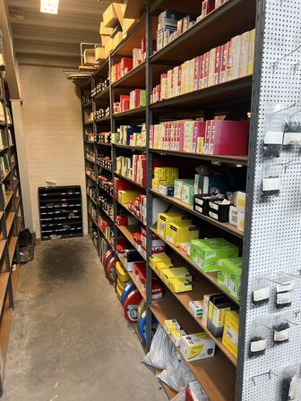 Varelager for 1.447.167,- ekskl. moms i kostpris samt alle lagerreoler