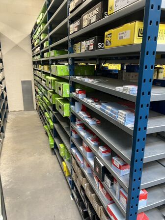 Varelager for 1.447.167,- ekskl. moms i kostpris samt alle lagerreoler