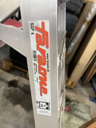 Lagerstiger FARAONE, træwienerstige samt stativ til frontruder