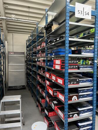 Varelager for 1.447.167,- ekskl. moms i kostpris samt alle lagerreoler