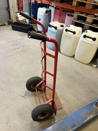 NH palleløfter 2000 kg samt sækkevogn