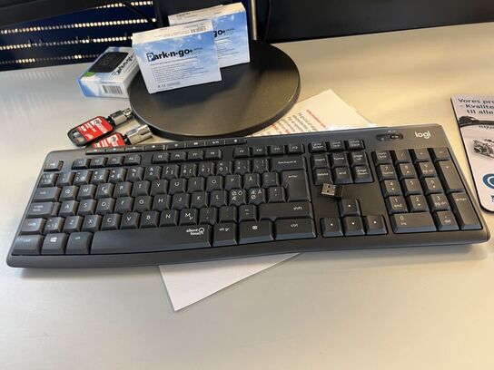 Disk inkl. div. indhold (bag/under) samt div. IT