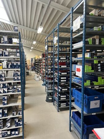 Varelager for 1.447.167,- ekskl. moms i kostpris samt alle lagerreoler