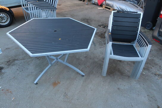 6 stk. havestole og havebord