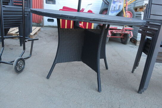4 stk. havestole og havebord