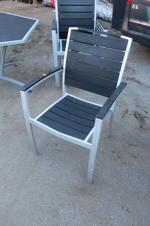 6 stk. havestole og havebord