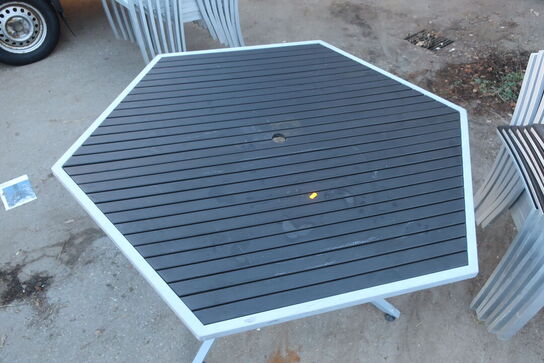 6 stk. havestole og havebord