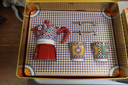 7 sæt kaffekoger, kopper, kaffedåse, pinde, BIALETTI DOLCE & GABBANA